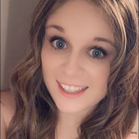 Meet your Posher, Mikayla - Picture 1 of 4